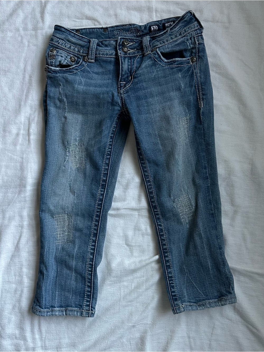 Miss Me Women’s Distressed Blue Crop Capri Jeans